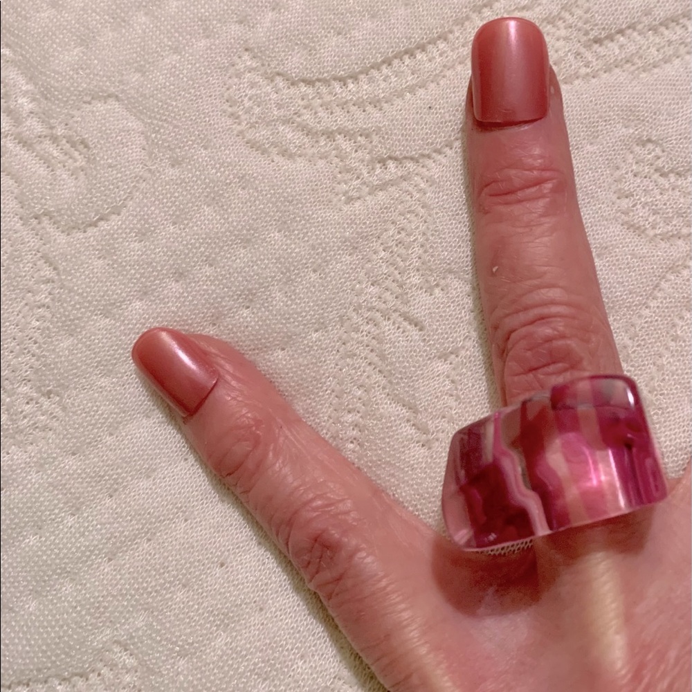 Vintage 60’s lucite ring with purple stripes